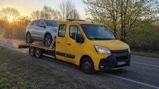 Laweta z SUV-em o wschodzie słońca – Leszno